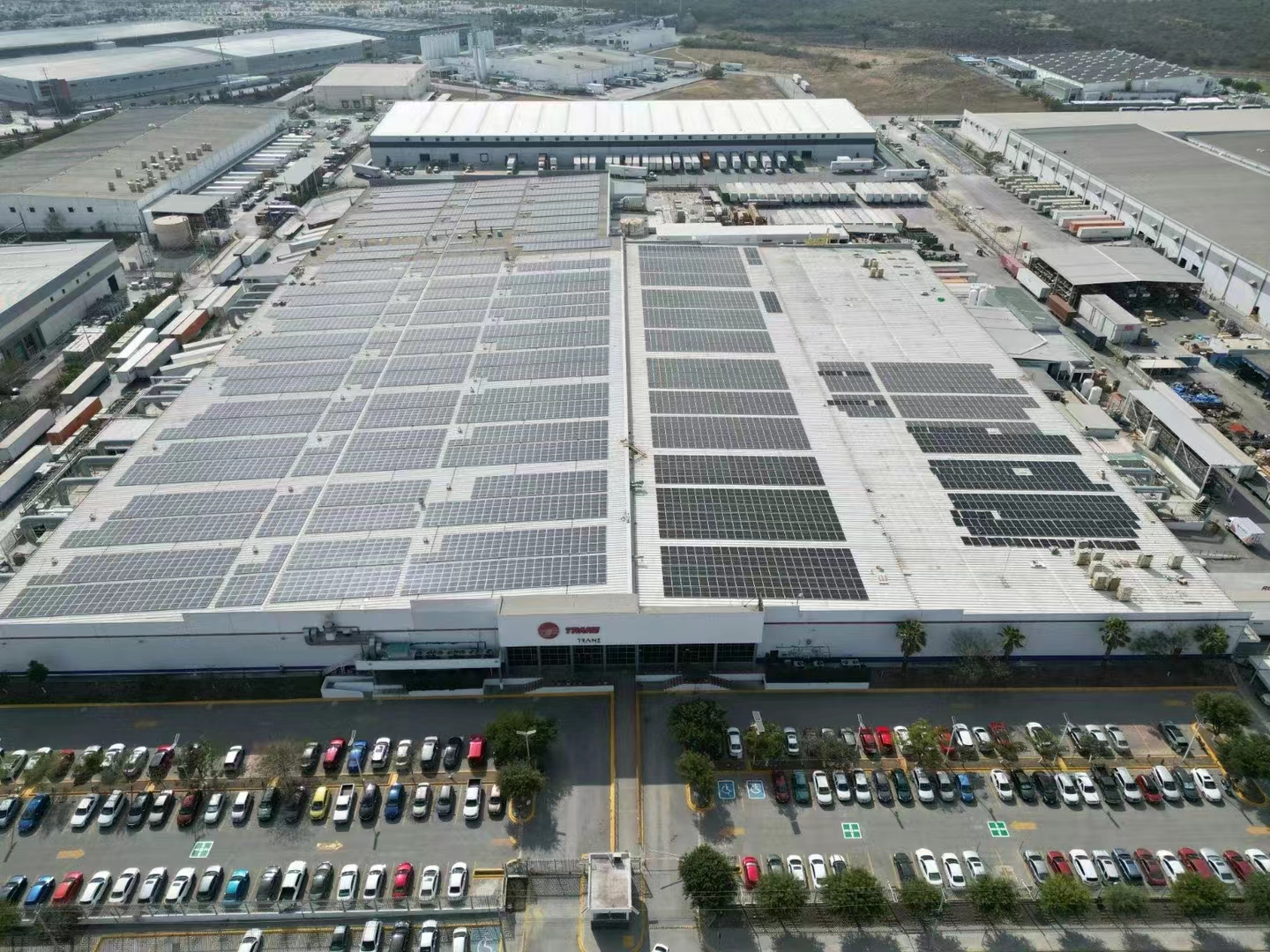 Hot Sale Bifacial Mono P-Type 670W PV Solar Panel Solar Plate
