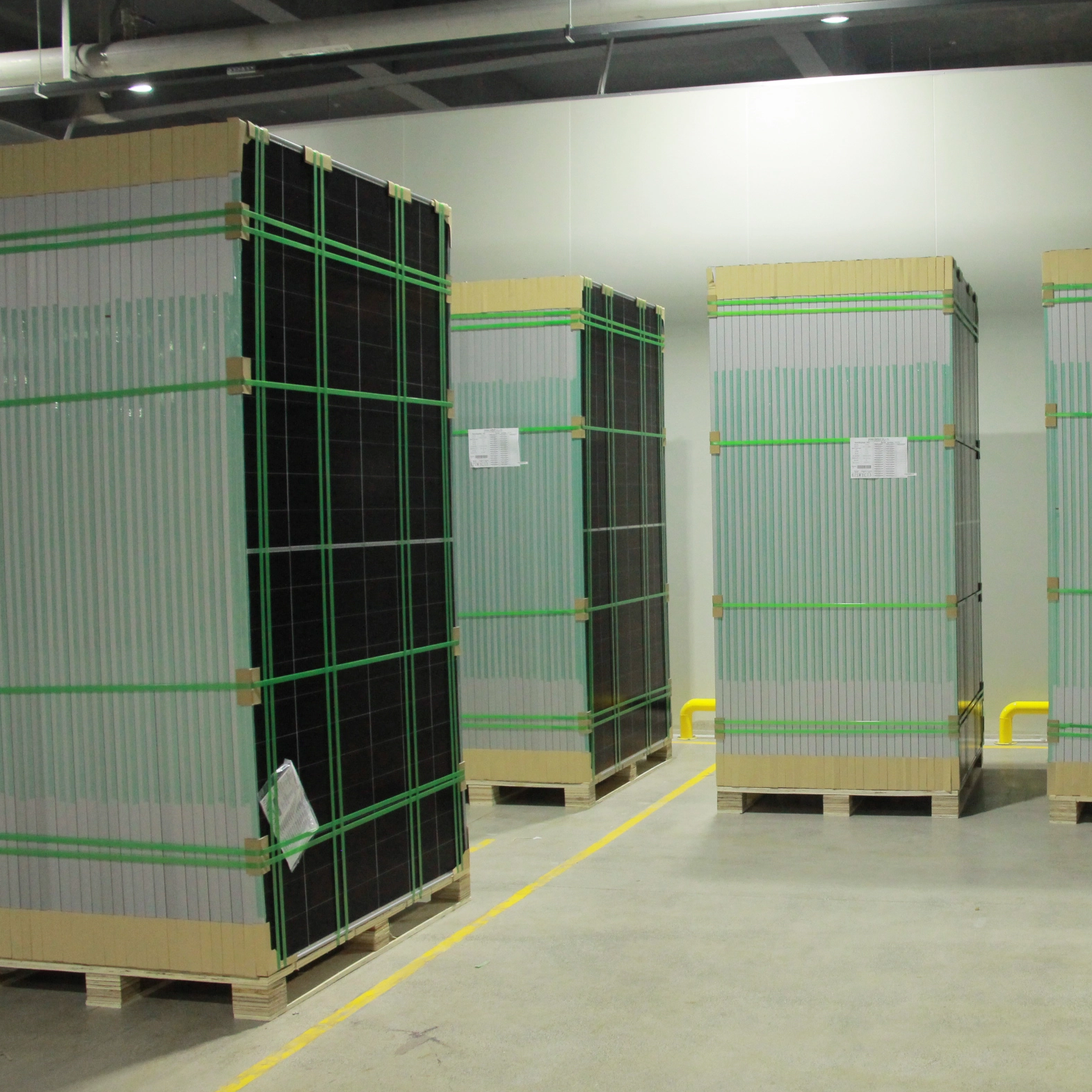 Risen 385W P Type Solar Panel with High Efficiency Commercial PV Module Solar Plate